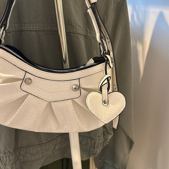 Cream Purse with Heart Charm - Picture 2 of 5